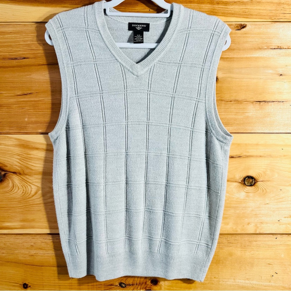 Dockers Men's Light Gray V-Neck Sweater Vest Grandpa Cabincore Preppy GQ